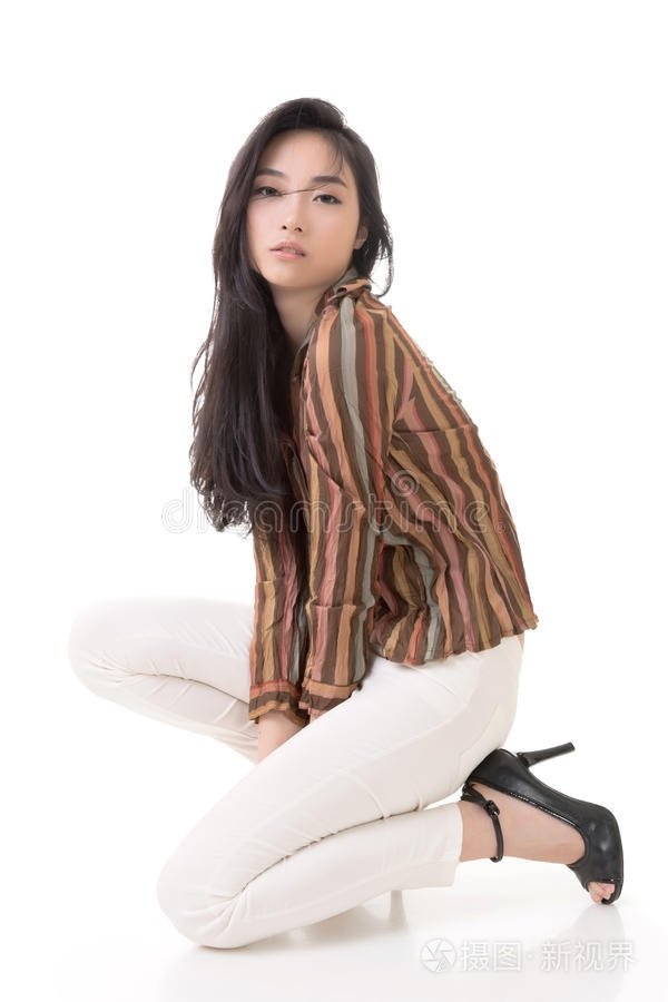 84间房主播跳舞 香烟与丝绒